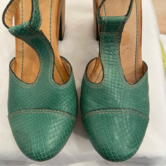 Nicole Relish Green T-Strap platform shoes - Picture 3 of 13